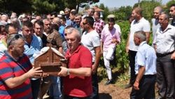 Denizden dönerken kazada ölen 4 kişi toprağa verildi