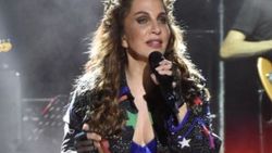 Sertab Erener annesine teşekkür etti