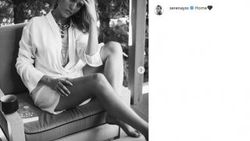 Serenay Sarıkaya'dan ev pozları