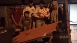 Van'da kamyonet arkasındaki kaçak göçmenler yakalandı