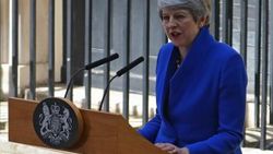 Theresa May, Kraliçe 2. Elizabeth’e istifasını sundu