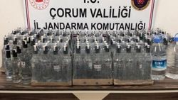 Çorum'da seyir halindeki araçta kaçak içki bulundu