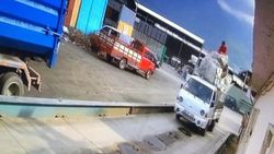 Kamyonetten düşen adam yoğun bakıma alındı