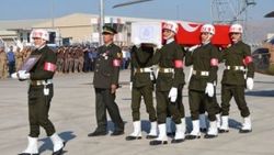 Hakkari'de şehit asker için tören