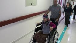 85 yaşındaki kadın, doğduğundan beri kimliksiz yaşıyor