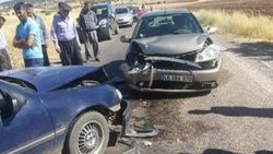 Adıyaman’da iki otomobil çarpıştı: 2 yaralı