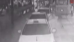 İstanbul’da yaşlı kadının ayağı tramvayın altında ezildi