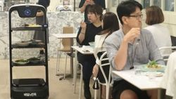 Güney Kore'de robot garsonların olduğu restoran açıldı