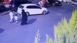 Annesinin elini bırakan çocuk otobüsün altında ezildi