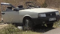Parçalara ayrılan otomobilden sağ salim çıktı