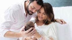 Bengü bebeğiyle ilk pozunu verdi