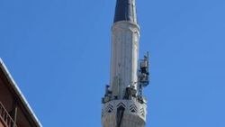 İstanbul'daki cami GSM şirketleri tarafından kuşatıldı