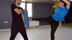 Vanlı kadınlar Muay Thai öğreniyor