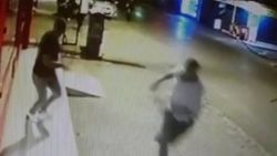 Adana'da tartışan iki kişiyi önce uyardı sonra vurdu