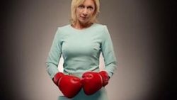 Rusya sözcüsü Zaharova boks eldivenleriyle poz verdi