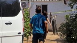 Antalya'da ablasını boynuna bıçak saplayarak öldürdü