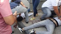 Gaziantep'te motosiklet metrobüs durağına çarptı