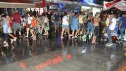 Didim’de tatilcilere sağanak sürprizi