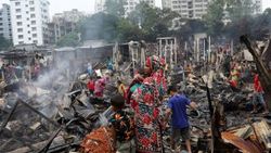 Bangladeş'teki yangında 50 bin kişi evsiz kaldı