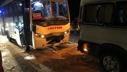 Manisa'da işçi servisleri zincirleme kaza yaptı