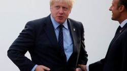 Boris Johnson G7'de de 'rahat' tavırlarıyla dikkat çekti