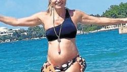Ece Vahapoğlu plajda fenalaştı