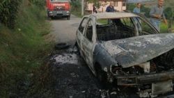 Sakarya'da bir araç hareket halindeyken yandı