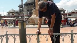Taksim Meydanı'ndaki asma kilitler ilgi çekiyor