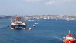 İstanbul Boğazı'nda dev petrol arama platformu