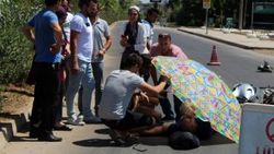 Antalya'da 40 derecede yaralıyı şemsiyeyle korudular