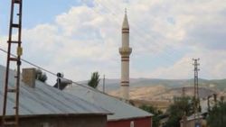 Bingöl'deki cami ile minare birbirine uzak kaldı