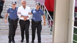 Tehditler yağdıran mahalle muhtarı günü nezarette bitirdi