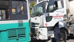 Beton mikseri halk otobüsüne çarptı: 9 yaralı