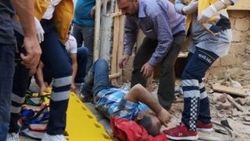 Bina yıkımında 4 metreden düşen işçi ağır yaralandı