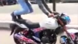 Motosikletli magandanın şovu kötü bitti