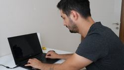 Telefon hırsızını yakalatan uygulamayı Almanlara sattı