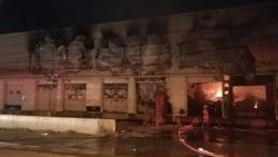 İzmir’de ekmek fabrikası alev alev yandı