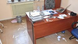 Kadın hasta hemcinsi doktoru antibiyotik için darbetti