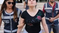 11 suçtan aranan kadın evindeki özel bölmede yakalandı
