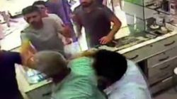 Telefon satan esnafa batarya dayağı