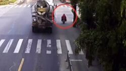 Çin'de motosikletli kadının mucize kurtuluşu