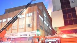 Güngören'de 5 katlı iş merkezinde yangın