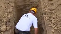 Mezar kazarak yarışan ekip 153 euro ile ödüllendirildi
