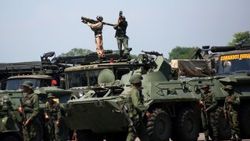 Venezuela, Kolombiya ile savaşa hazırlanıyor