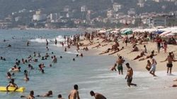 Alanya plajlarında turist yoğunluğu