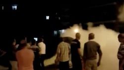 Tartıştığı polislerden gömleğini çıkarıp kaçtı