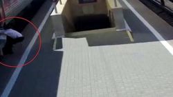 Rusya'da yaşlı adam trenin altında kalıyordu