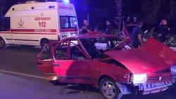 Niğde'de özel halk otobüsü ile otomobil çarpıştı