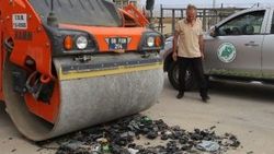 Kaçak avcılıkta kullanılan ses cihazları silindirle ezildi
