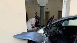 Fransa'da camiye araçlı saldırı